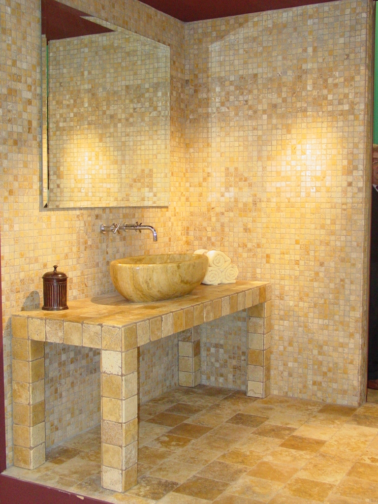 Baños rústicos - Margar Stone: Mármol Travertino Amarillo y mármoles